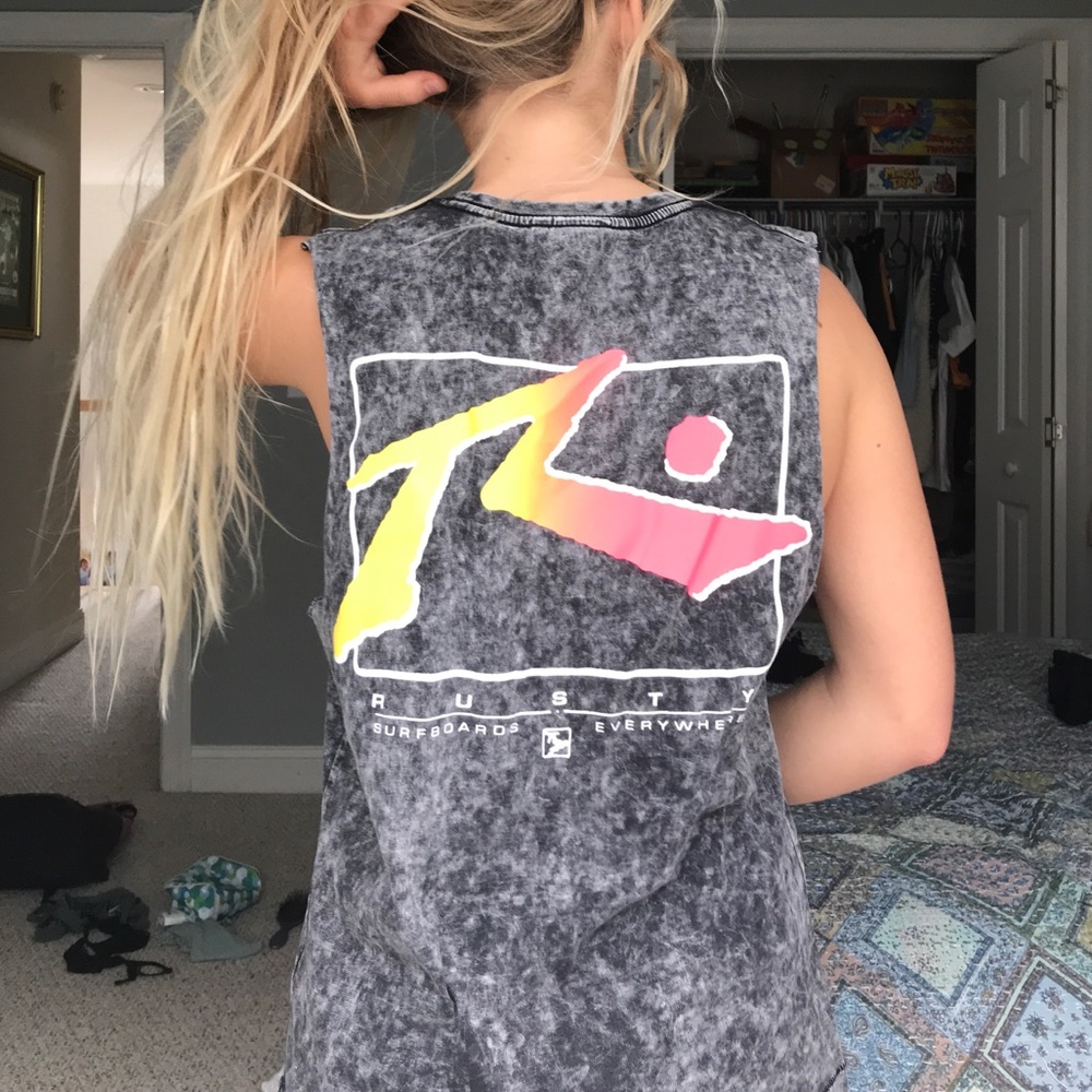 Rusty Muscle tee